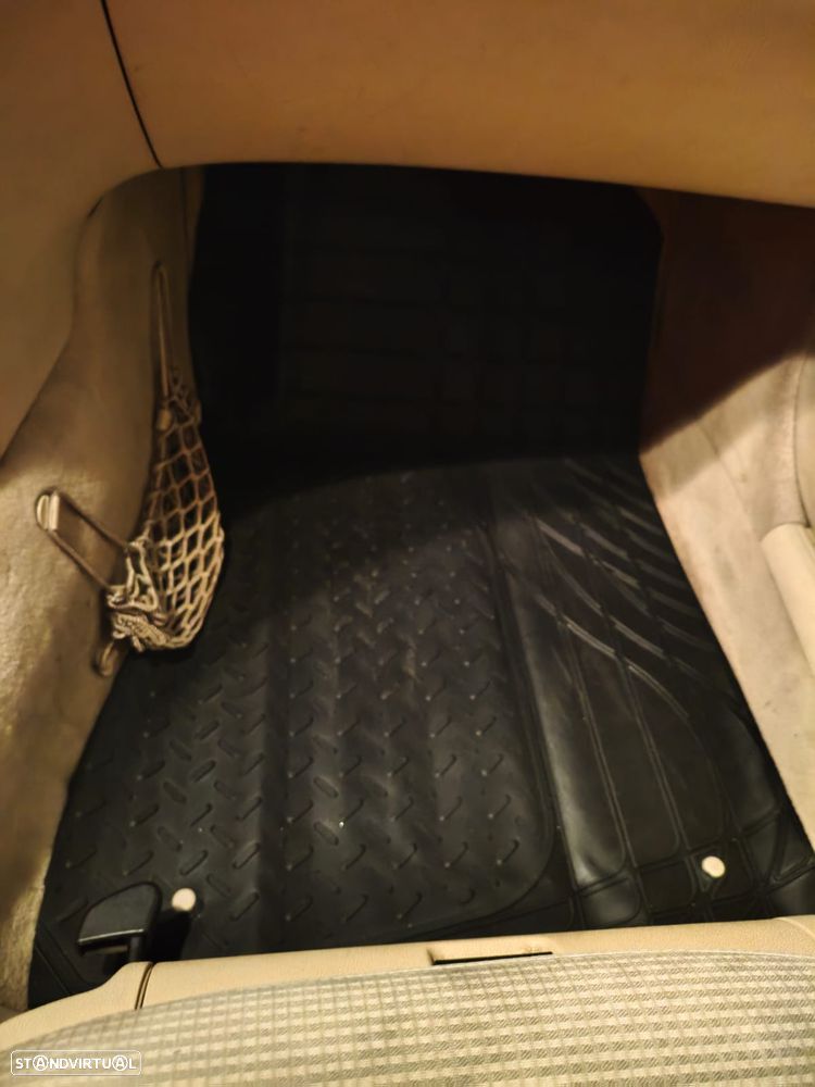 Mercedes-Benz E 220 CDi Avantgarde - 22