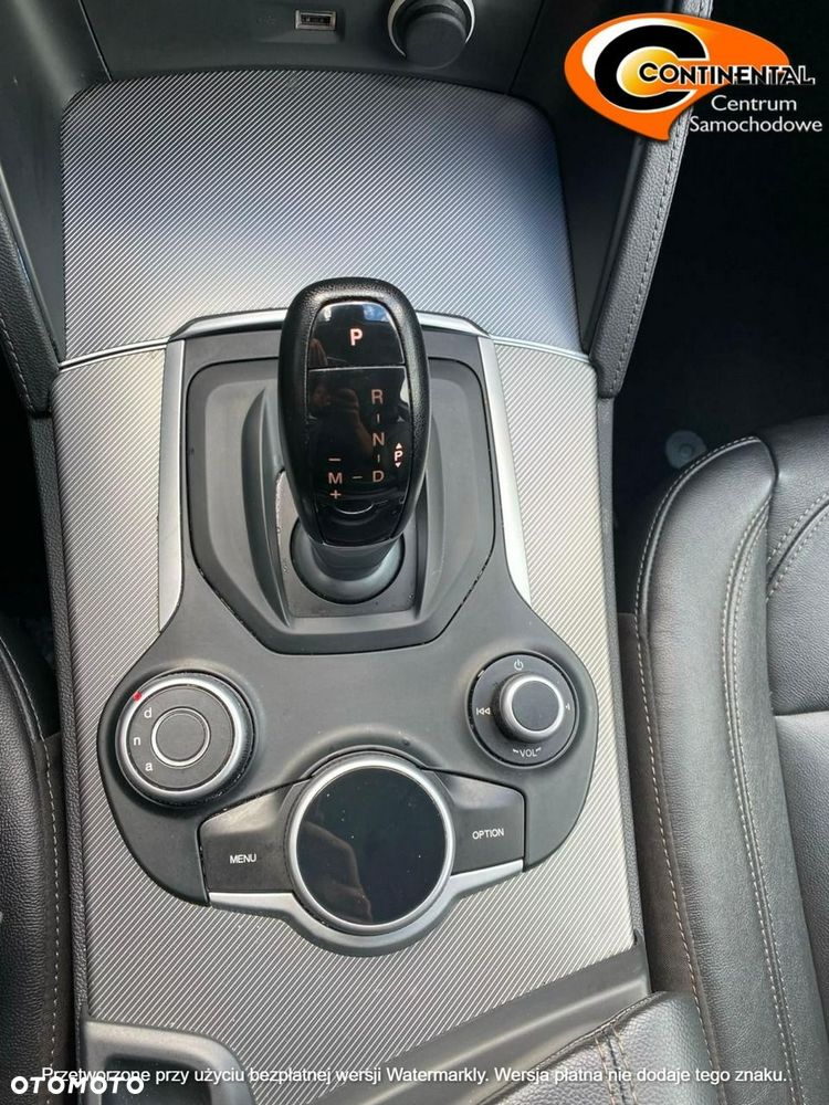 Alfa Romeo Stelvio - 13