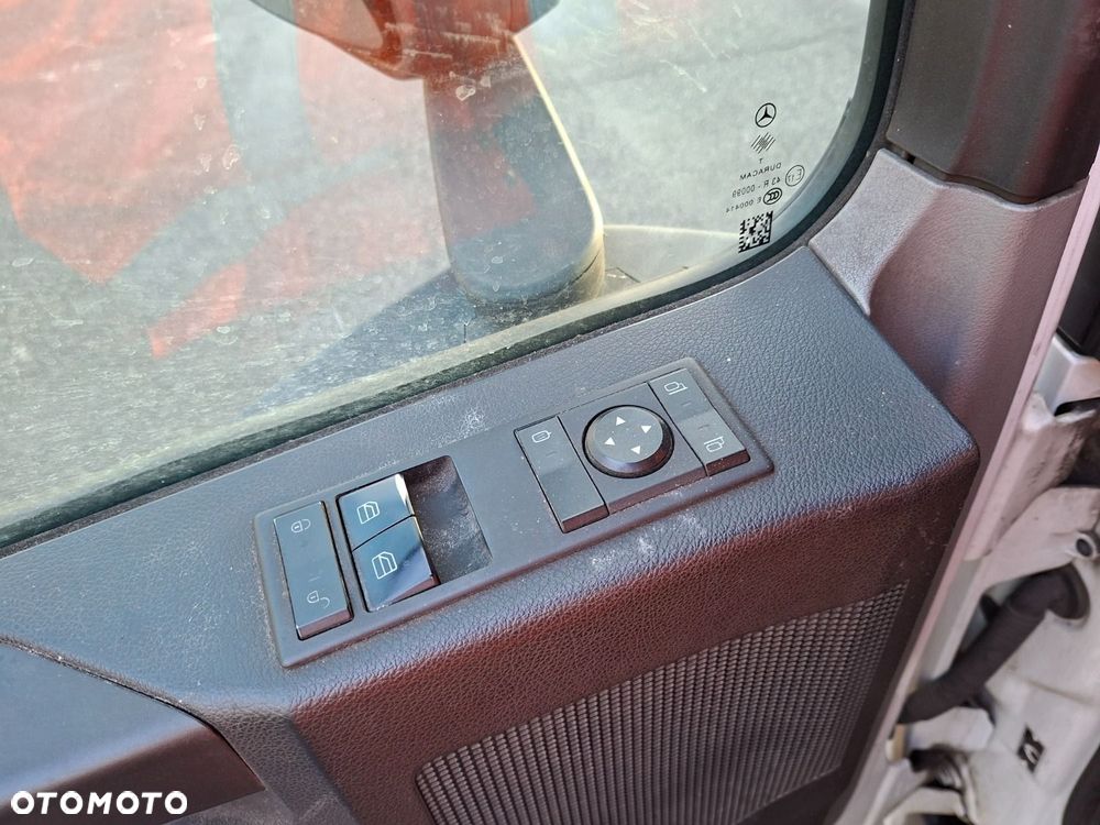 Versalift Antos 2533 L 6X2 - 11