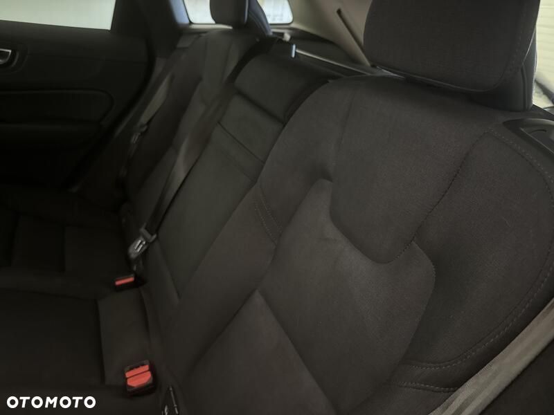 Volvo XC 60 B4 B Momentum Pro - 18