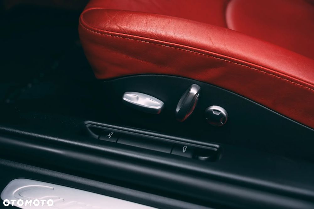 Porsche 911 Carrera 4S PDK - 25