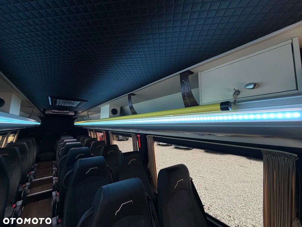 Mercedes-Benz Sprinter 519 - 25