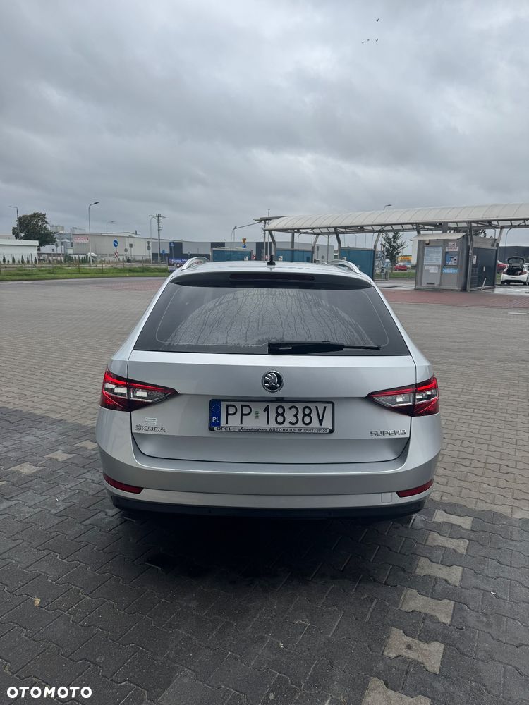 Skoda Superb 1.8 TSI DSG SportLine - 6