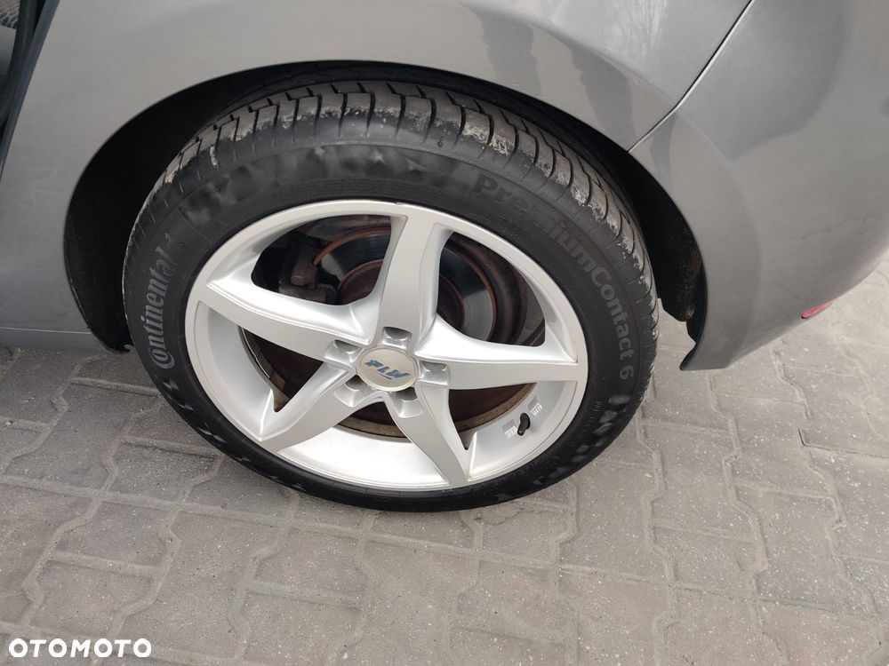 Volkswagen Golf 2.0 TDI DPF Comfortline - 25