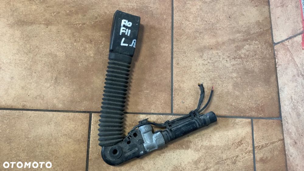 BMW F10 F11 NAPINACZ ZAPINKA PASA LEWY PRZÓD 615796400D - 2