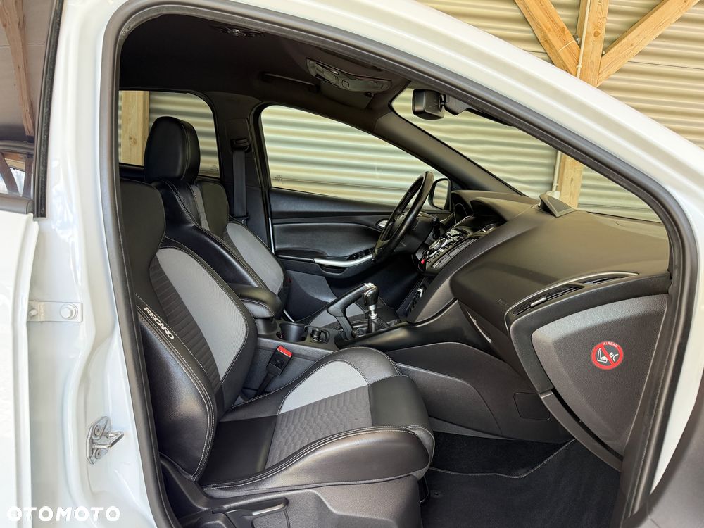 Ford Focus 2.0 EcoBoost ST mit Leder-Exclusiv-Paket - 36