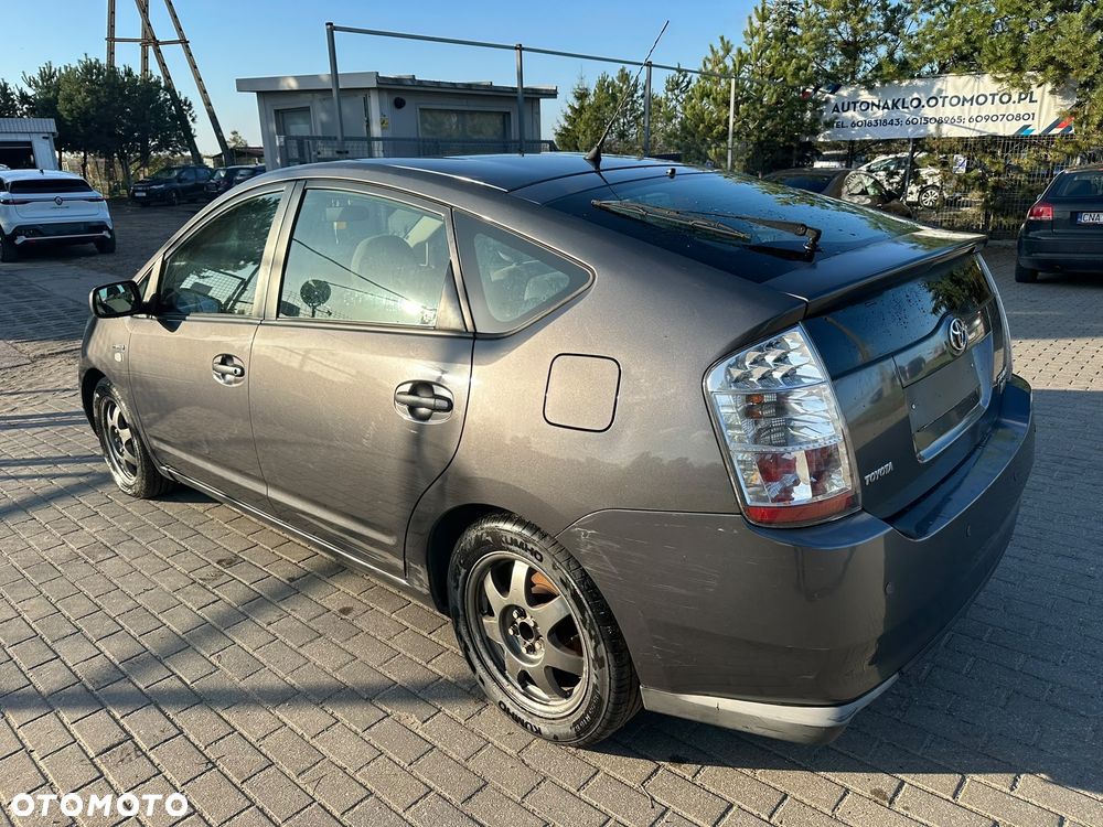 Toyota Prius - 3