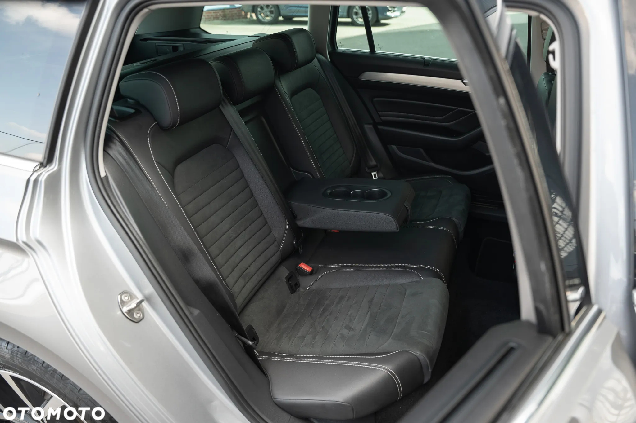 Volkswagen Passat Variant 2.0 TDI (BlueMotion Technology) Highline - 34