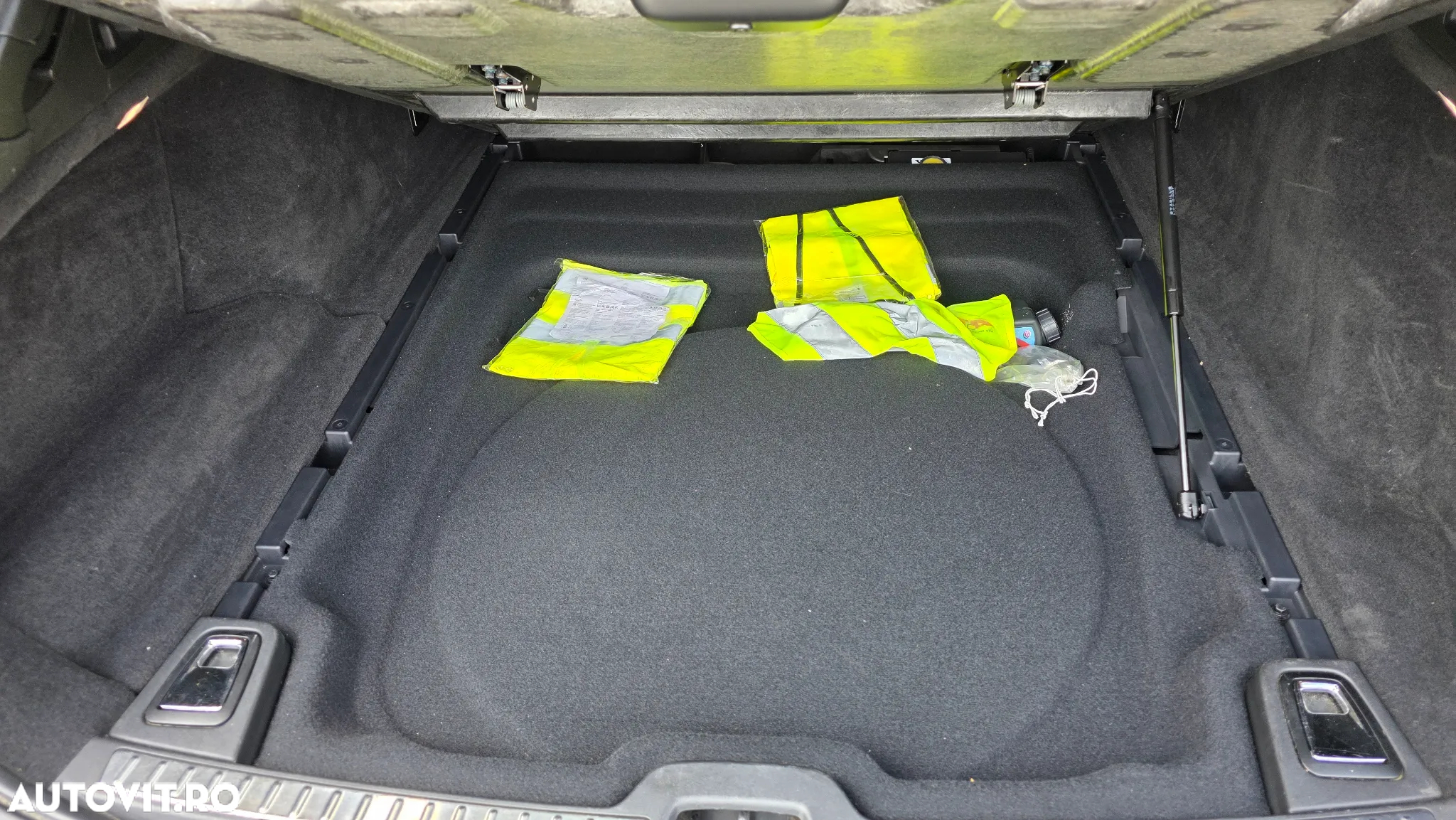 Volvo V90 D4 Geartronic Momentum Pro - 32