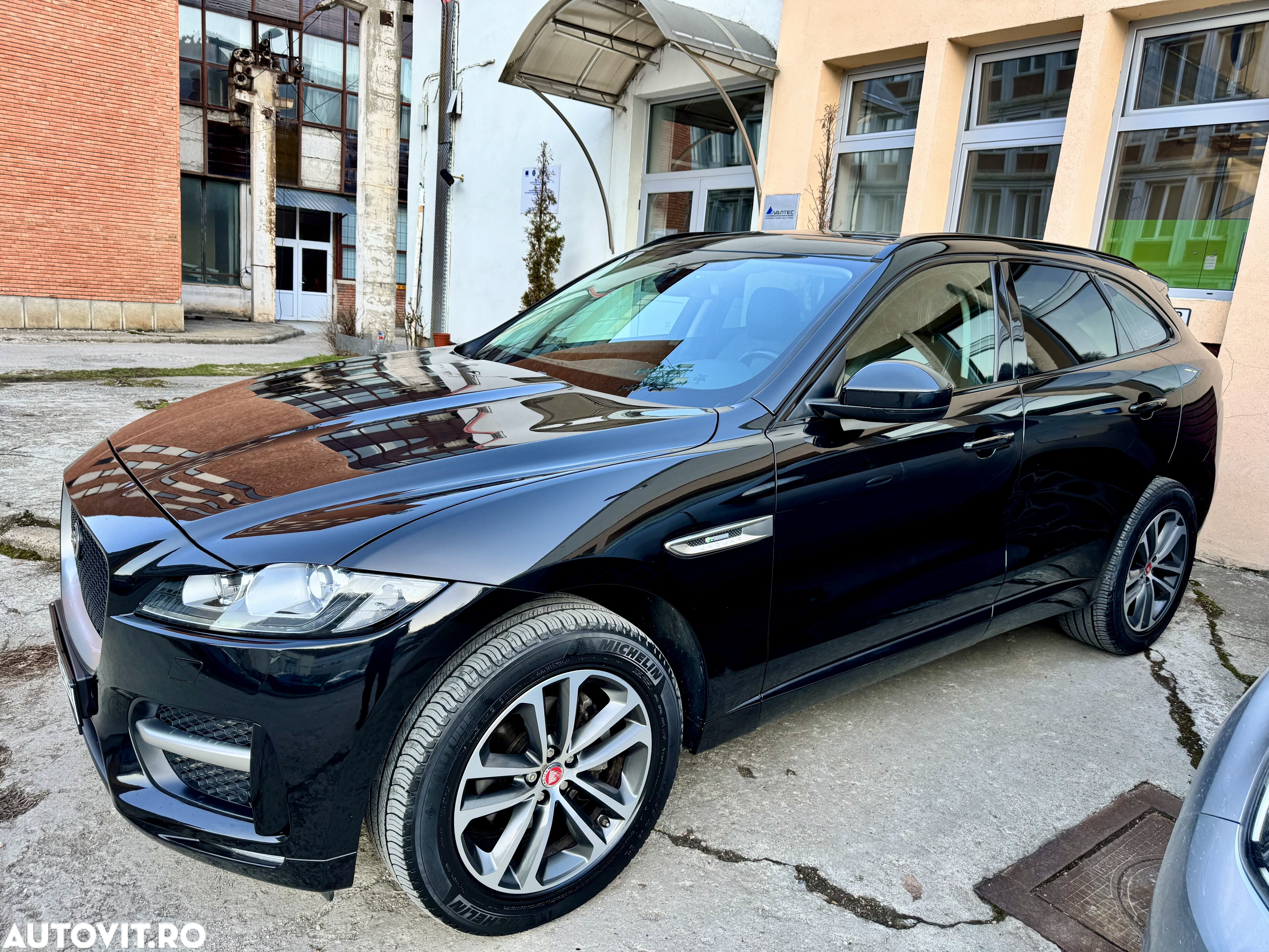 Jaguar F-Pace 20d AWD R-Sport - 29