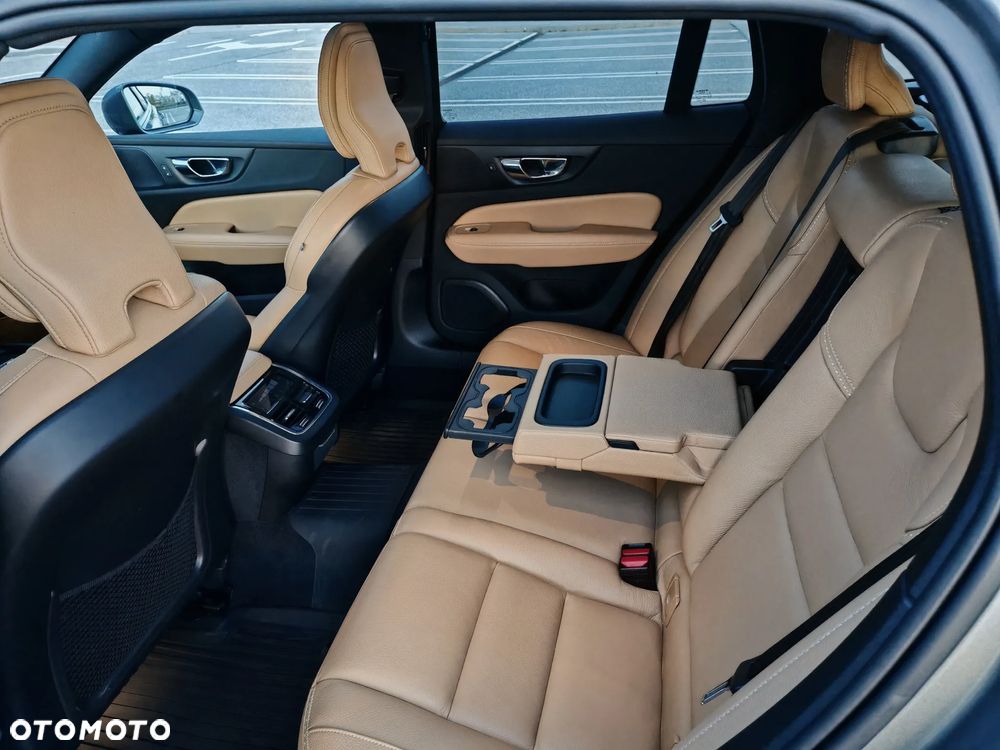 Volvo V60 Cross Country T5 AWD Geartronic Pro - 23
