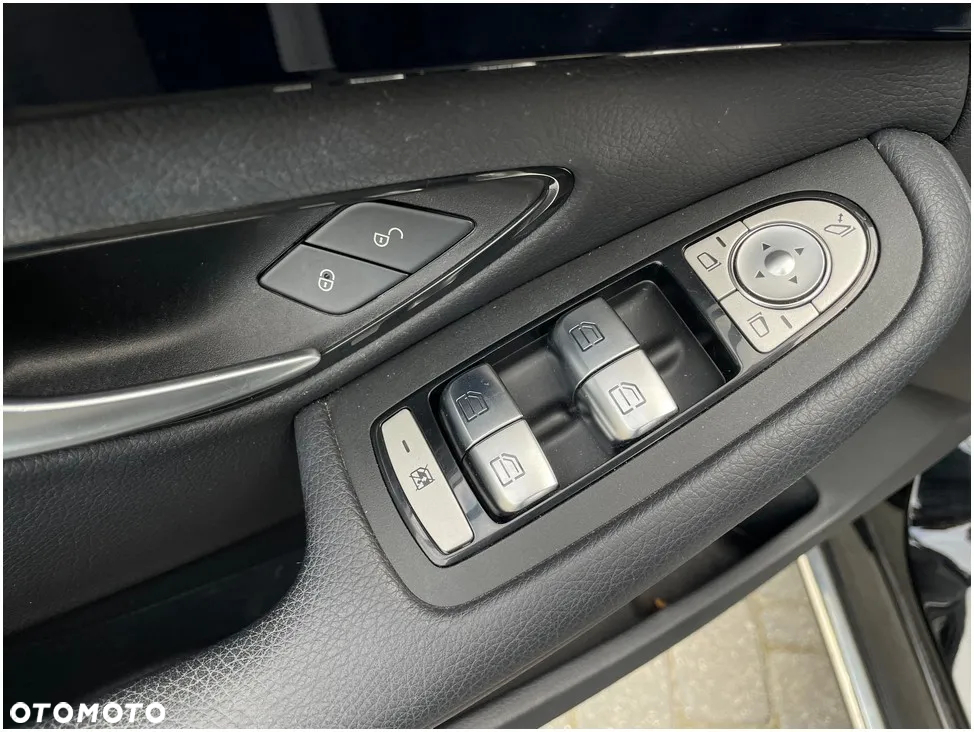 Mercedes-Benz Klasa C 180 9G-TRONIC - 26