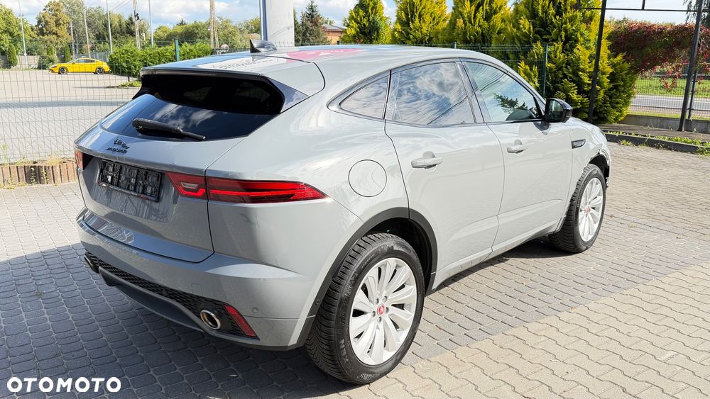 Jaguar E-Pace P250 AWD R-Dynamic - 11
