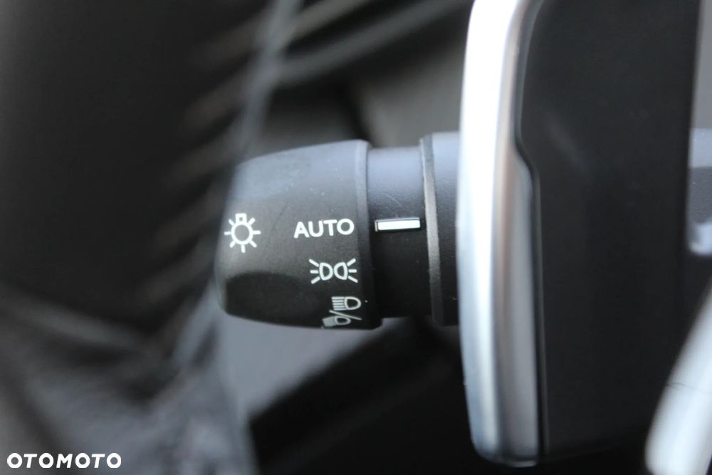 Peugeot 2008 1.5 BlueHDi Allure S&S EAT8 - 20