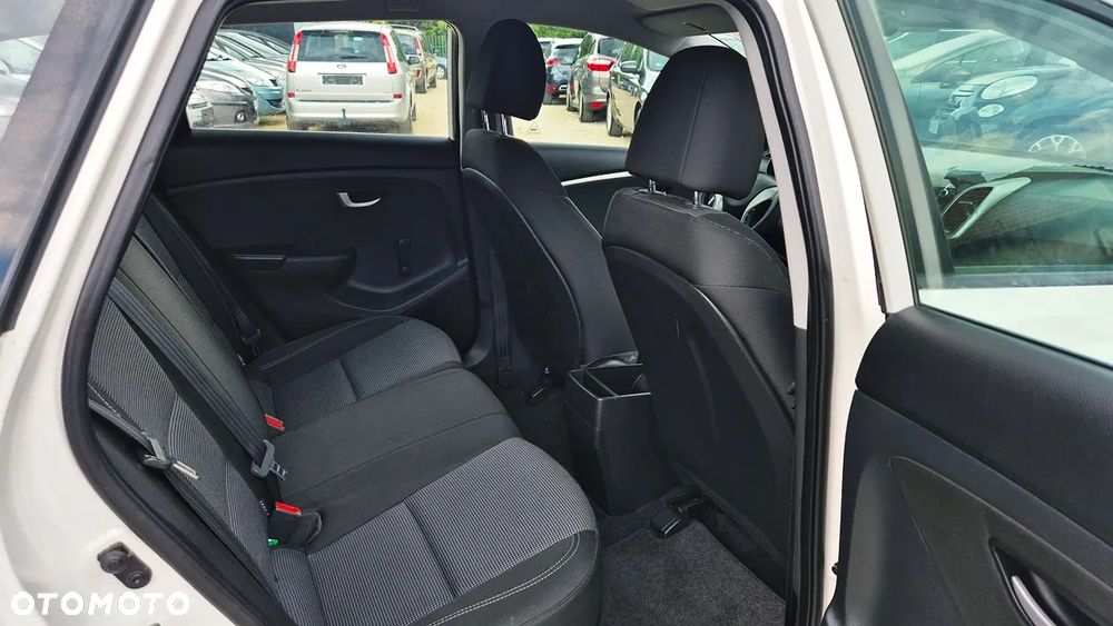 Hyundai i30 1.4 Intro Edition - 32