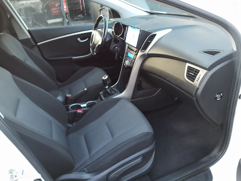 Hyundai i30 blue 1.6 CRDi Passion - 10