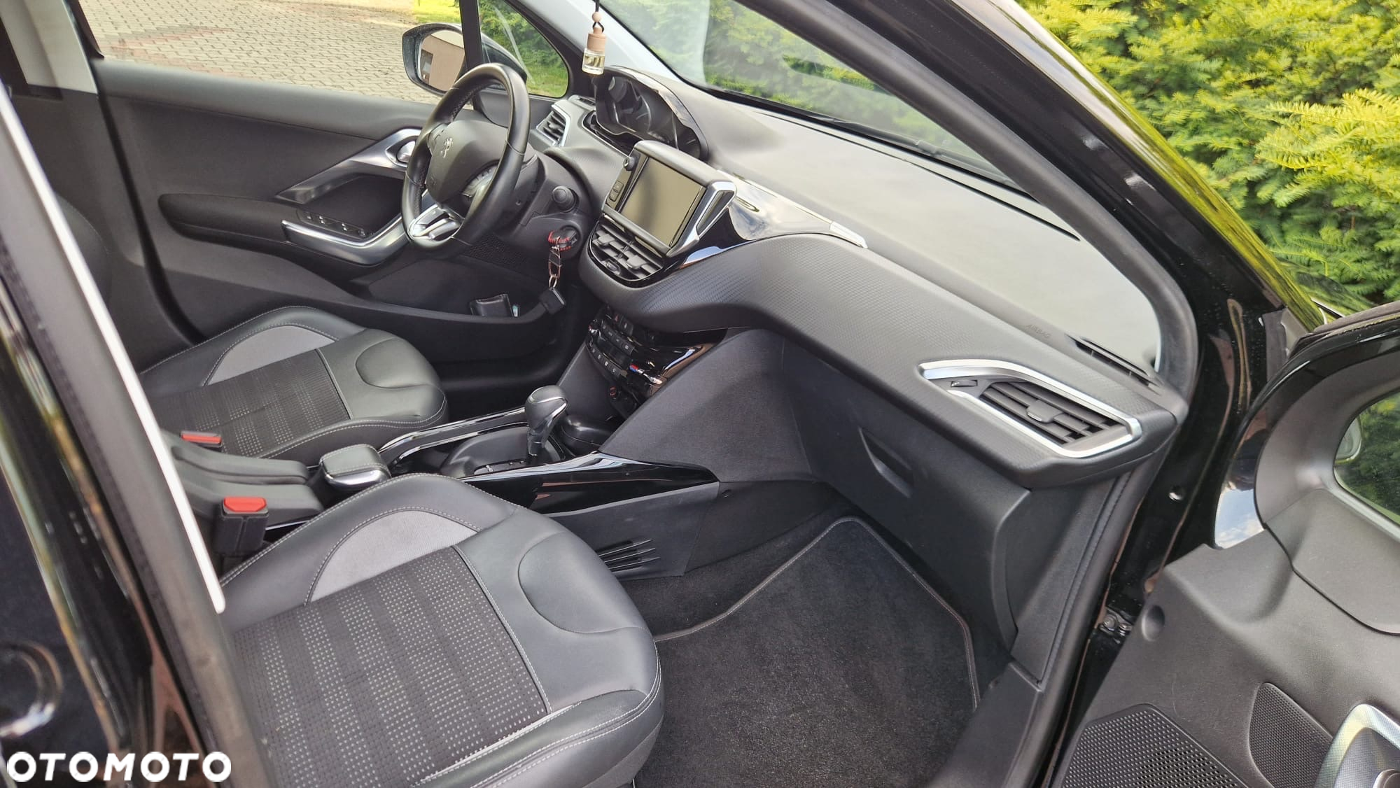Peugeot 2008 1.2 Pure Tech GPF Allure S&S EAT6 - 12