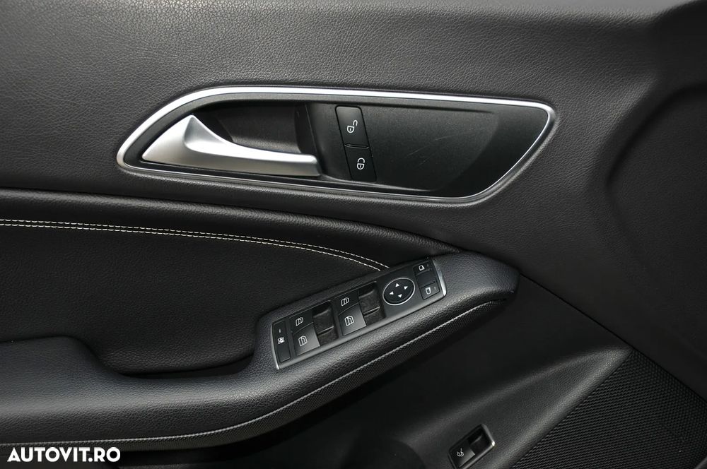 Mercedes-Benz CLA 180 7G-DCT - 12