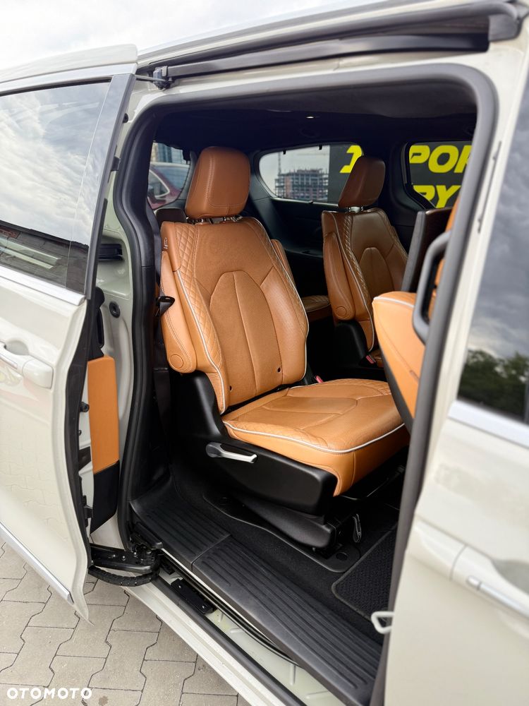 Chrysler Pacifica - 31