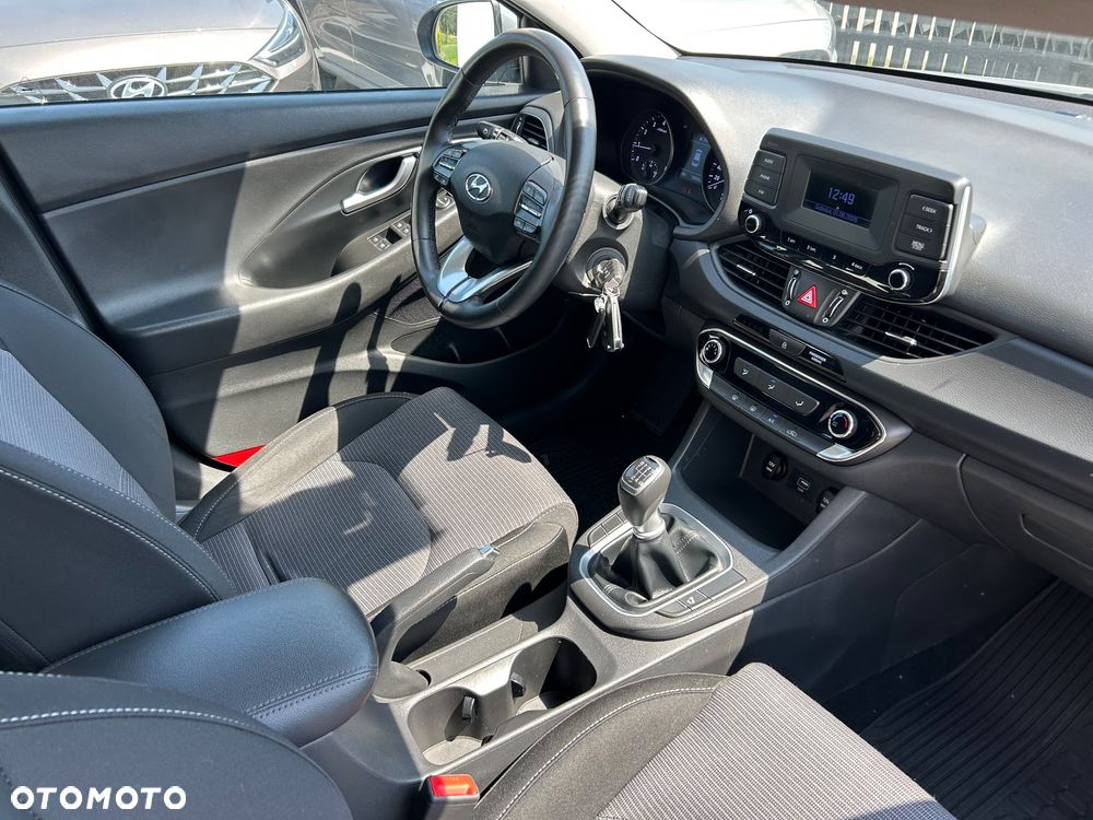 Hyundai i30 1.5 DPI Classic + - 13