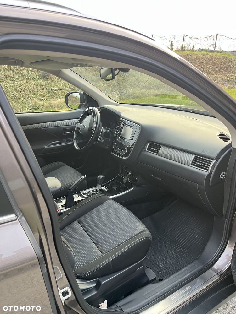 Mitsubishi Outlander 2.0 Intense 4WD CVT - 9