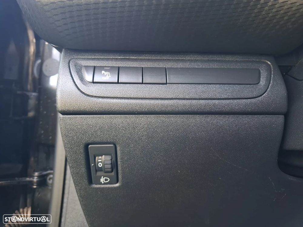 Peugeot 2008 1.6 BlueHDi Allure - 27