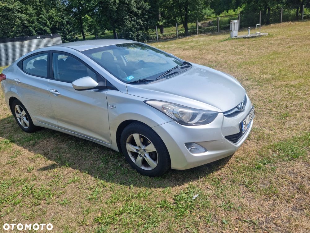 Hyundai Elantra - 2