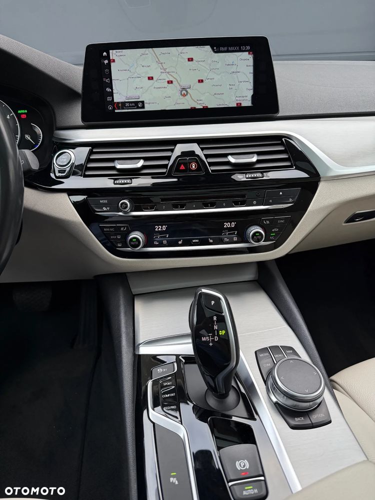 BMW Seria 5 520d Sport Line - 17