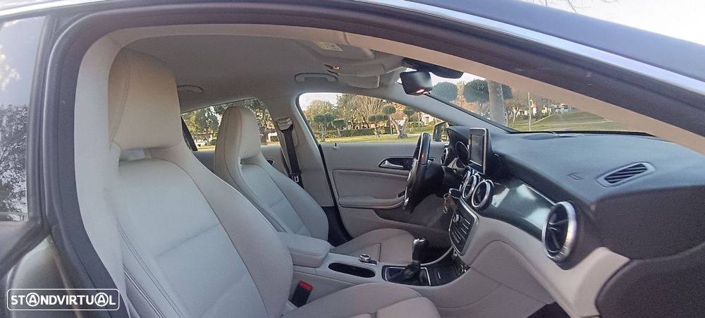 Mercedes-Benz CLA 180 d Shooting Brake - 14