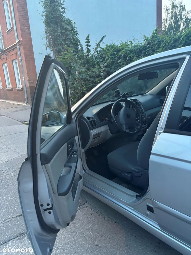 Kia Cerato 1.6 LX / Family - 8