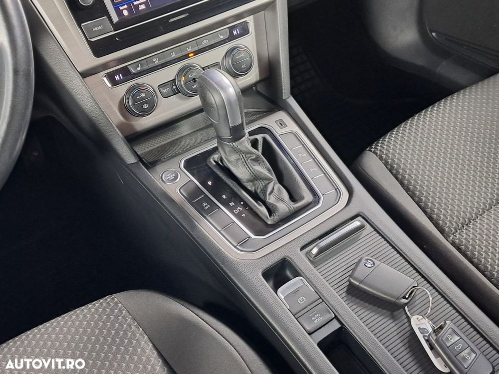 Volkswagen Passat - 24