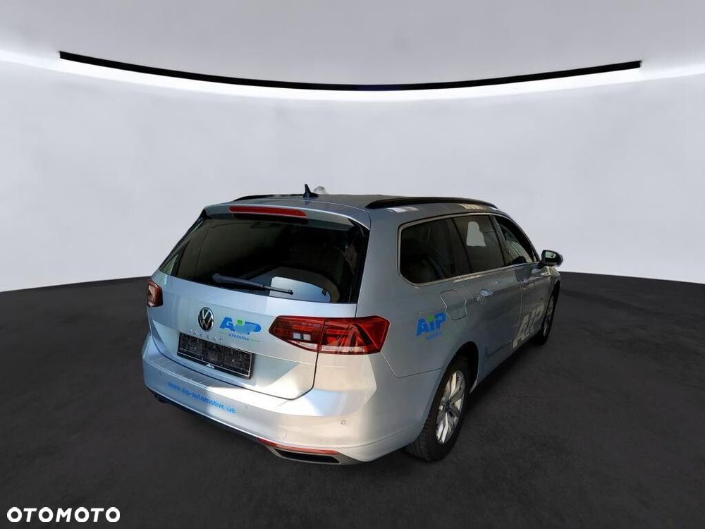 Volkswagen Passat - 4
