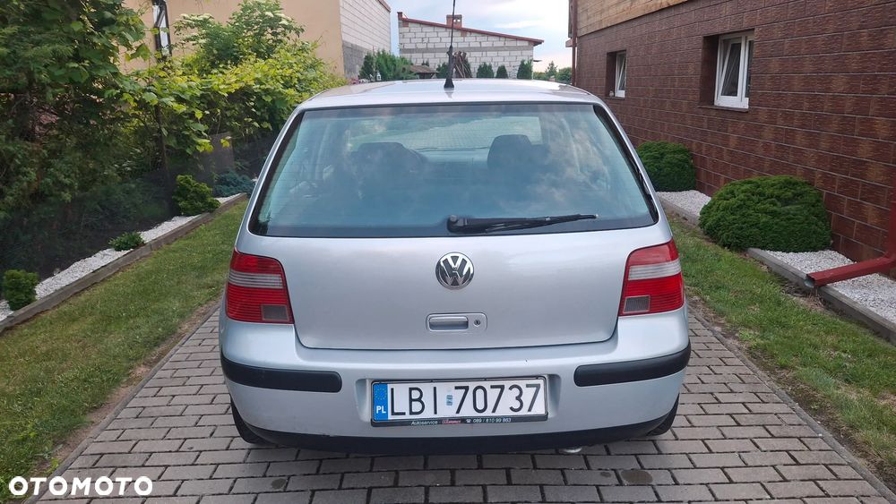 Volkswagen Golf - 6
