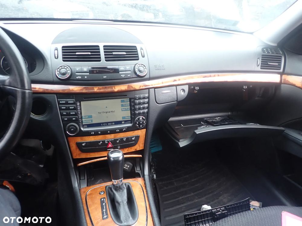 CZĘŚCI - Mercedes E-klasa W211 3,0CDI 190KM 642920 AT 722902 LIFT 2008r. LAKIER C963 INDEX - 8713 - 8