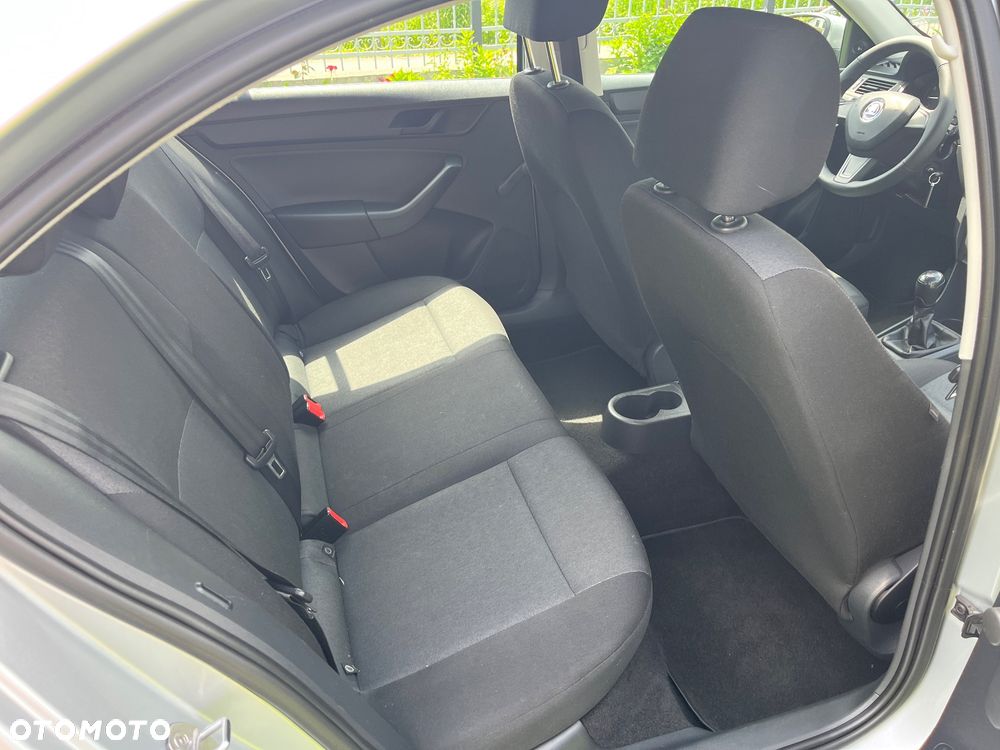 Skoda RAPID 1.2 TSI Edition - 9