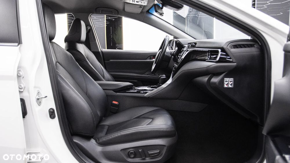 Toyota Camry 2.5 Hybrid Comfort CVT - 18
