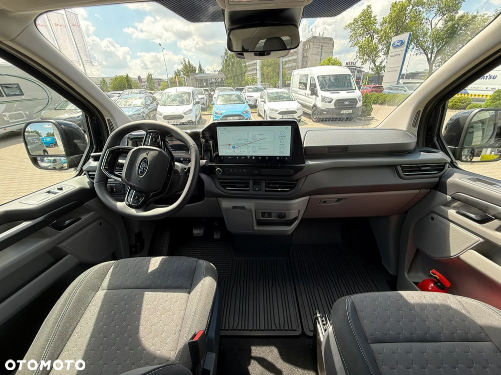 Ford Tourneo Custom - 11