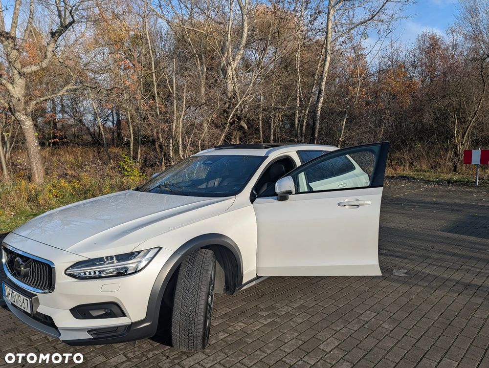 Volvo V90 Cross Country - 26