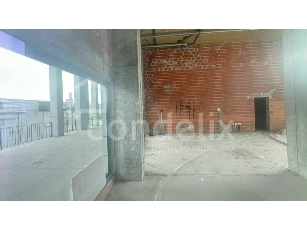 Loja para arrendamento no edifício Antas Green, Campanhã - Grande imagem: 4/17