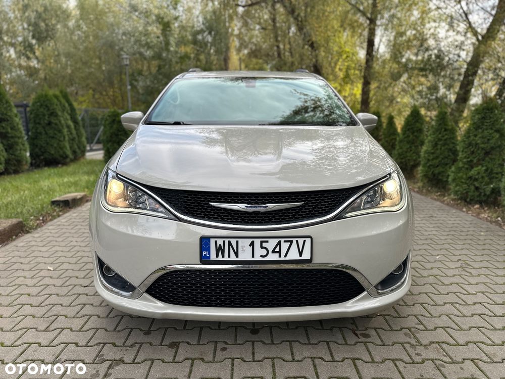 Chrysler Pacifica - 2