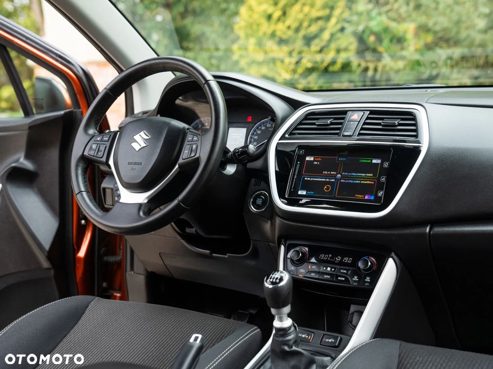 Suzuki SX4 S-Cross 1.4 T Premium - 32