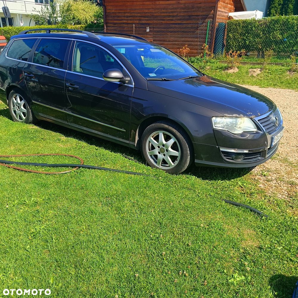 Volkswagen Passat - 1