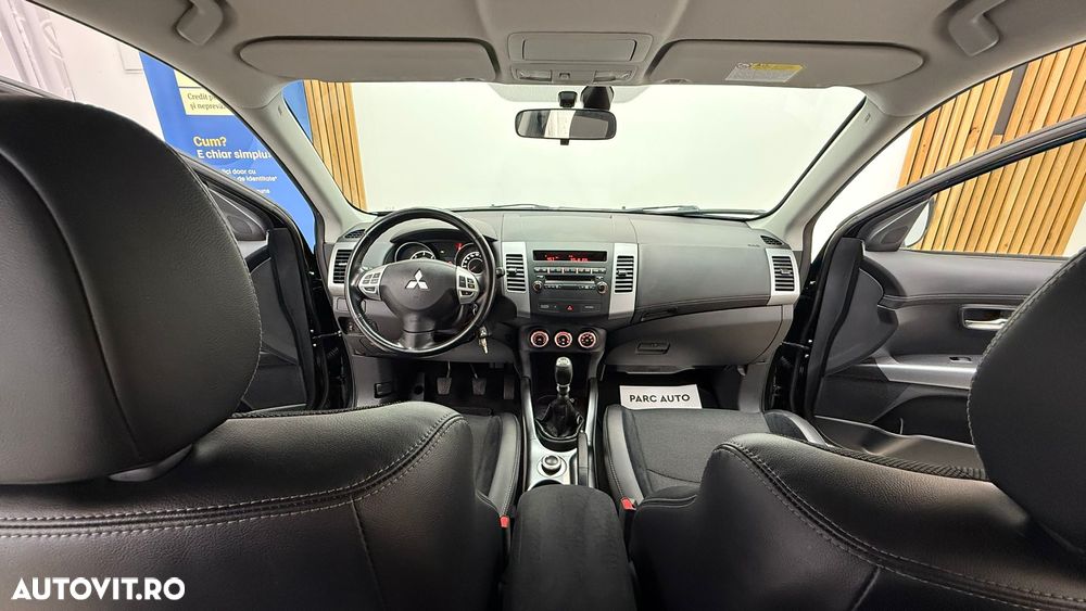Mitsubishi Outlander 2.2 DI-D 4WD Instyle - 24
