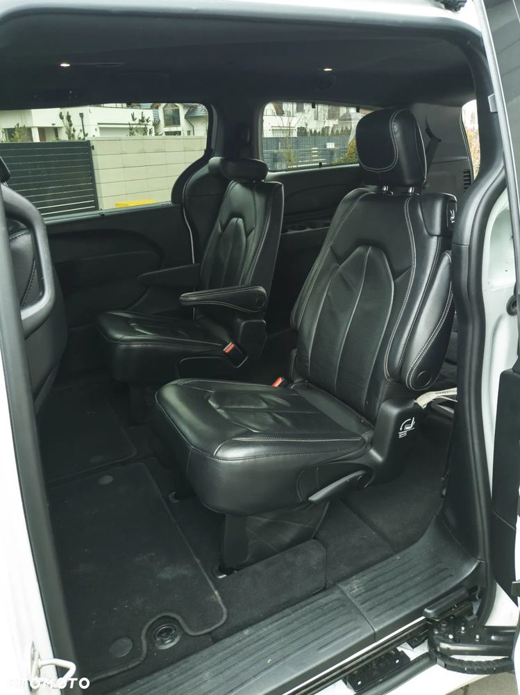 Chrysler Pacifica - 17