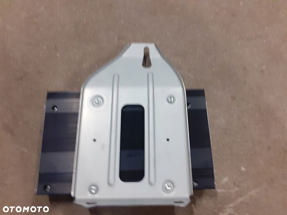 WZMACNIACZ AUDIO JEEP GRAND CHEROKEE WK2 LIFT - 3