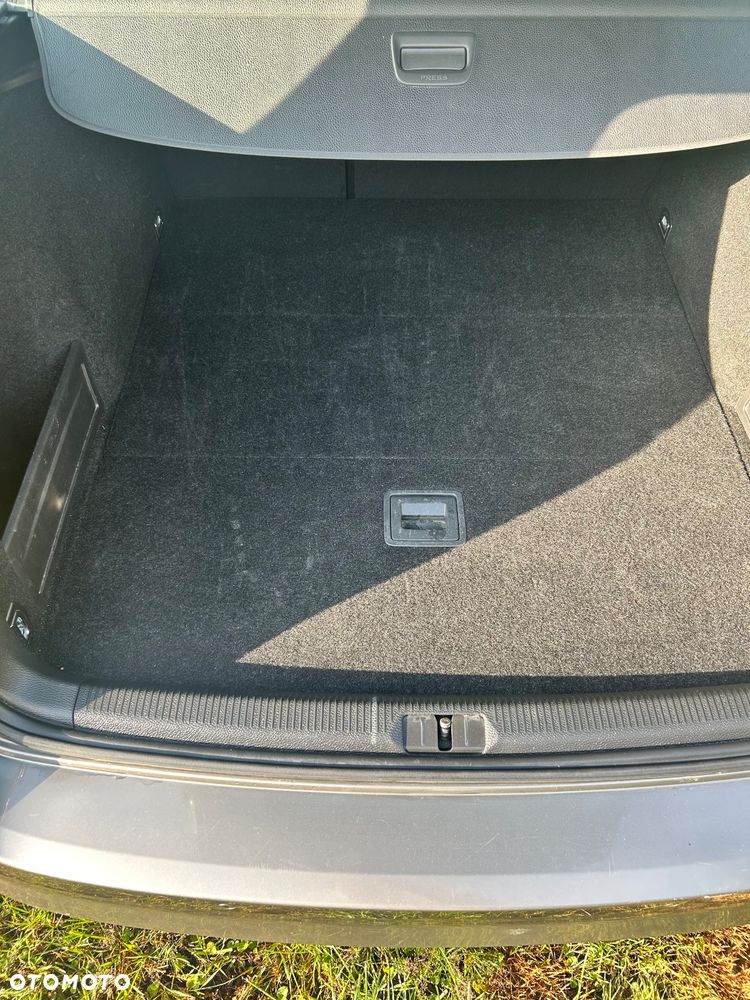 Volkswagen Passat 1.6 TDI Trendline - 25