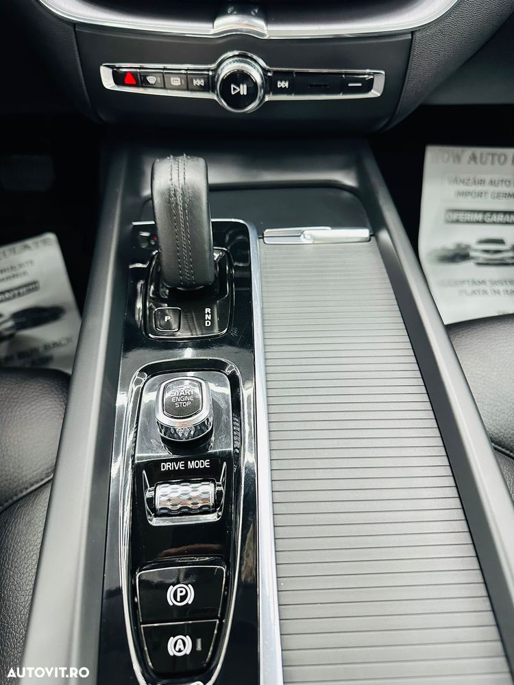 Volvo XC 60 B4 MHEV AT8 FWD Momentum Pro - 25