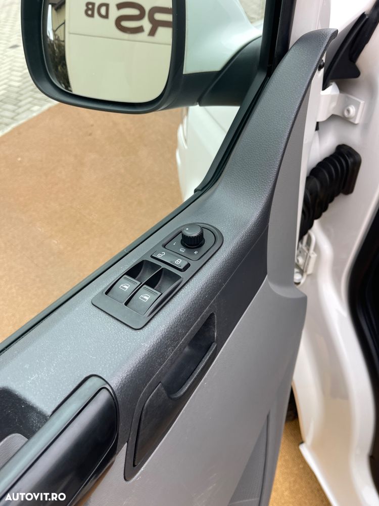 Volkswagen Caravelle - 32