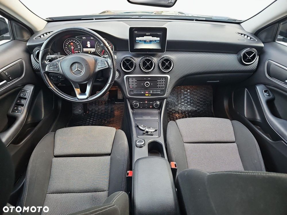 Mercedes-Benz GLA - 12