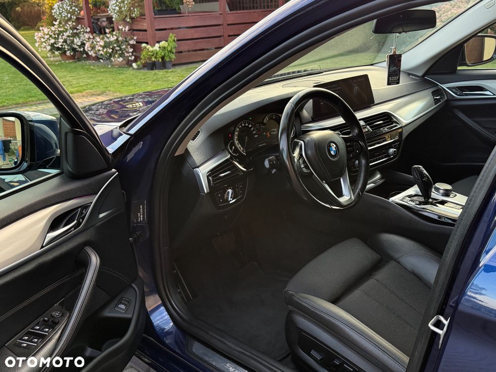 BMW Seria 5 525d Sport Line - 16